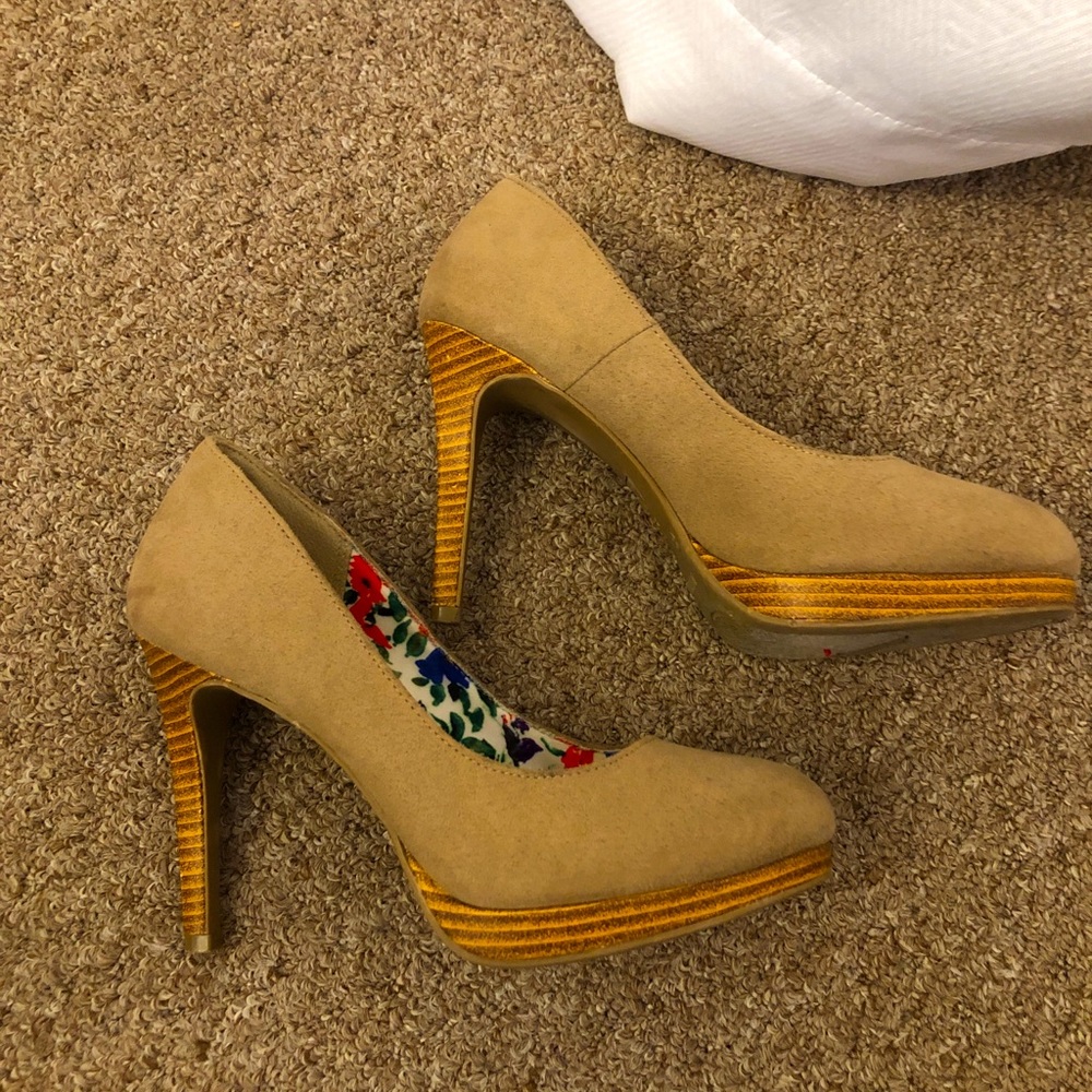 Tan Fioni Heels Size 8